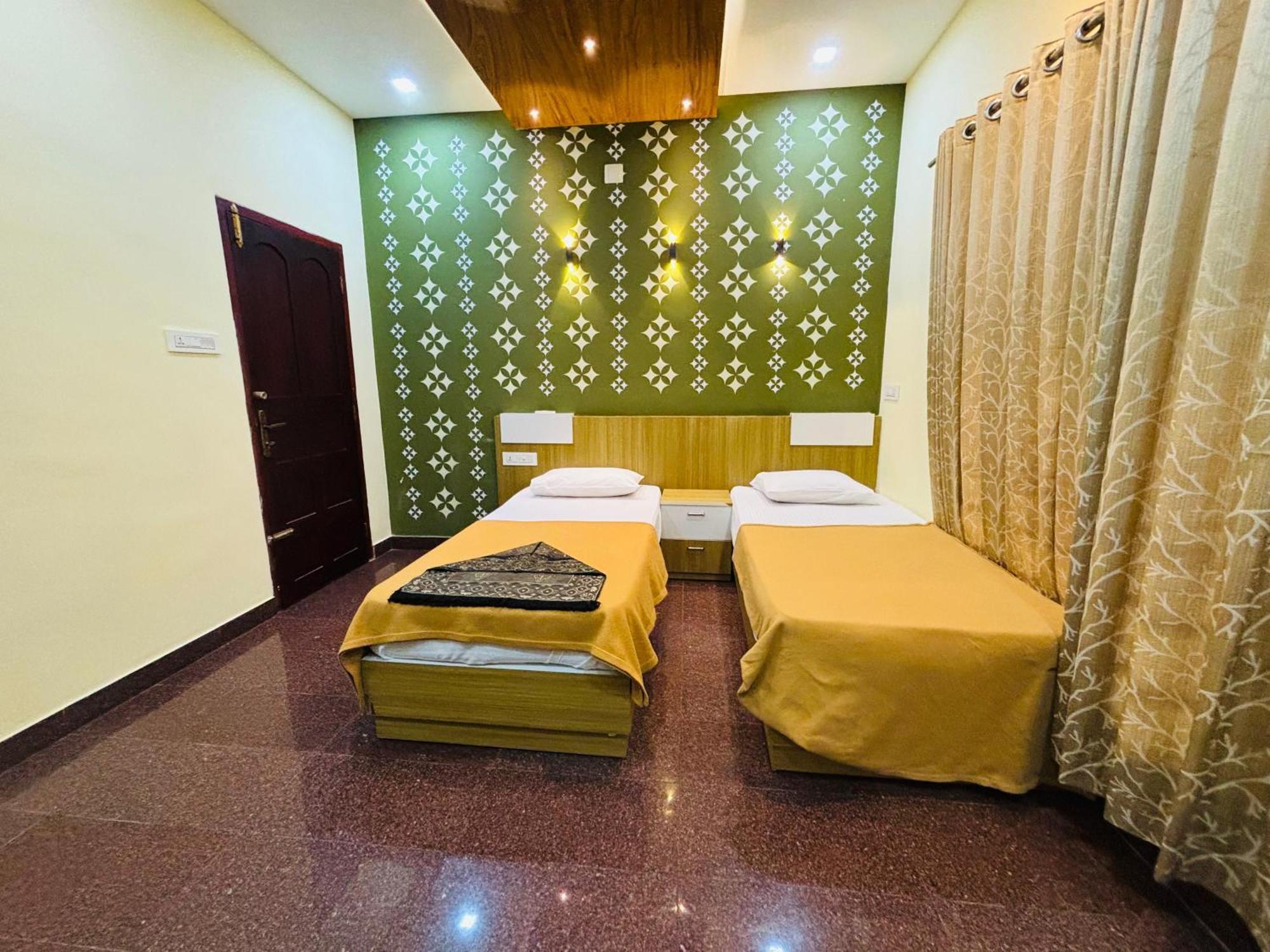 Isha Residency Hotel Kochi Exterior photo